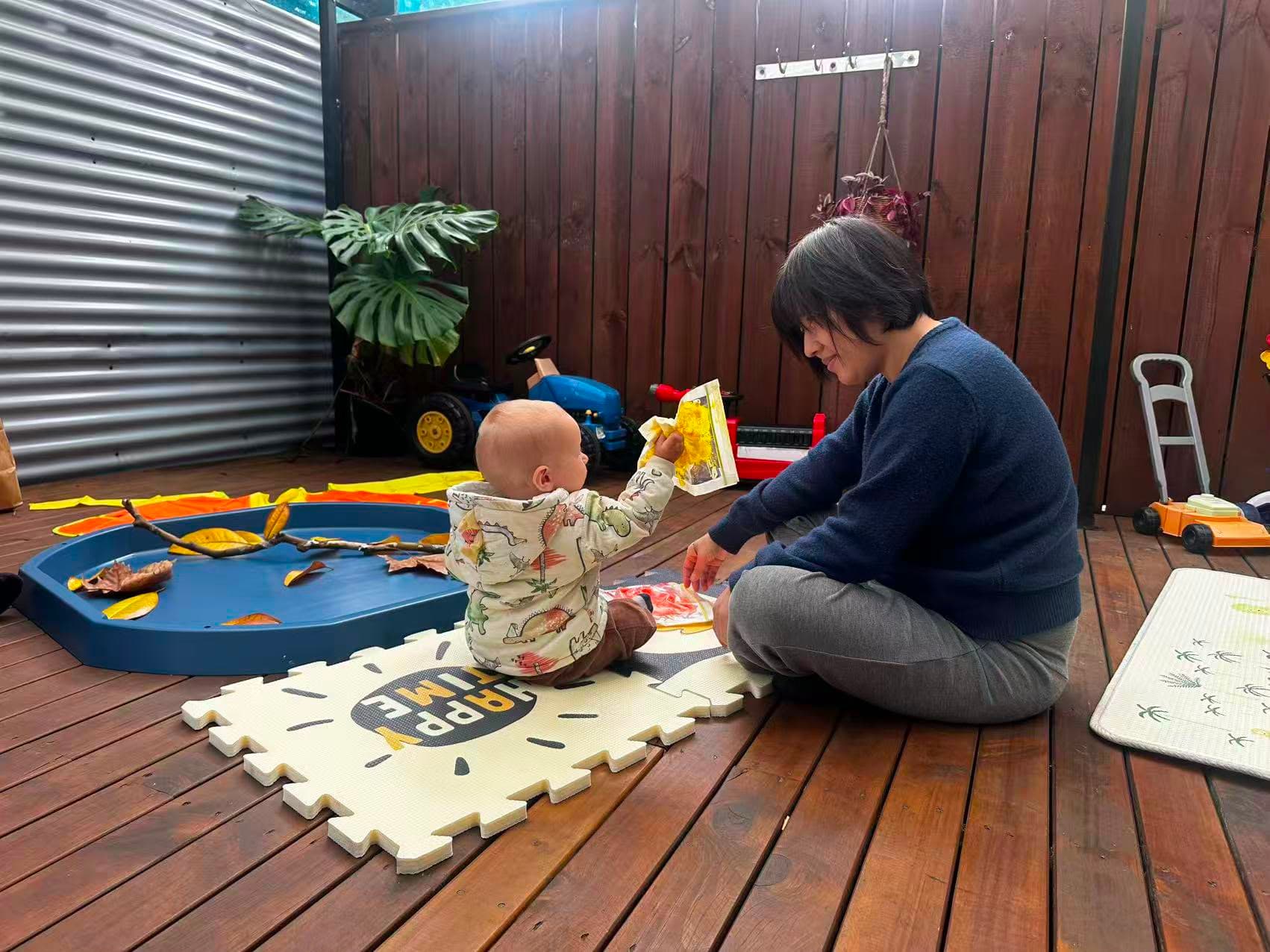 Professional Auckland nanny with a child